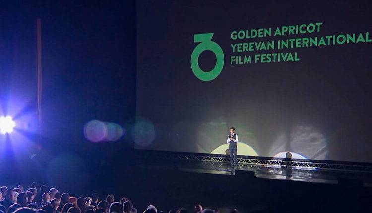 Слет киноманов: в Армении открыли фестиваль «Золотой абрикос»