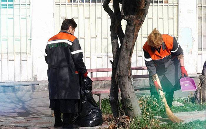 Уборщица и ведущий специалист: как повышение "минималки" в Армении повлияет на бизнес