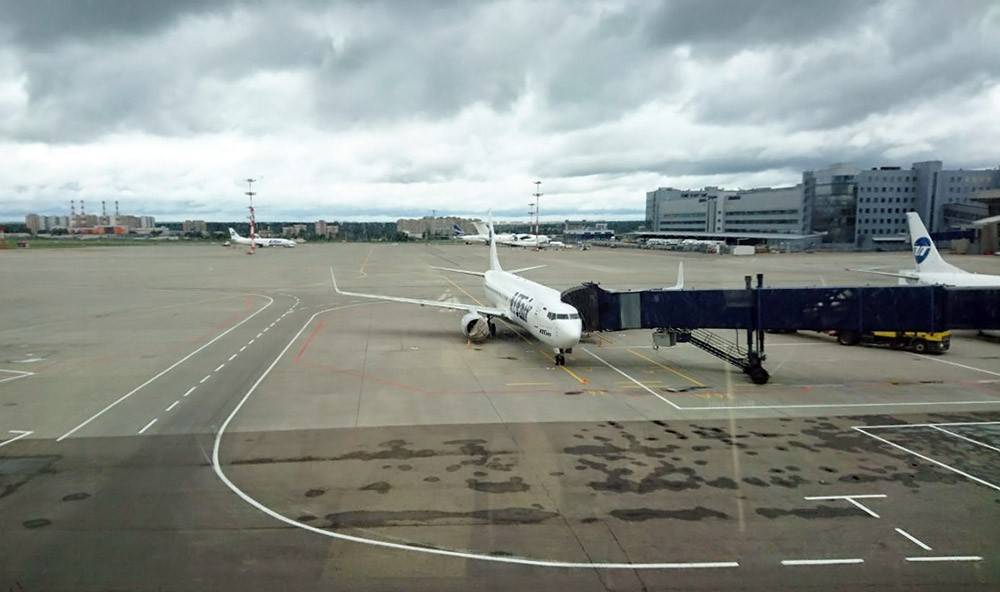 На борту ЧП: самолет с пассажирами решили экстренно вернуть в Москву