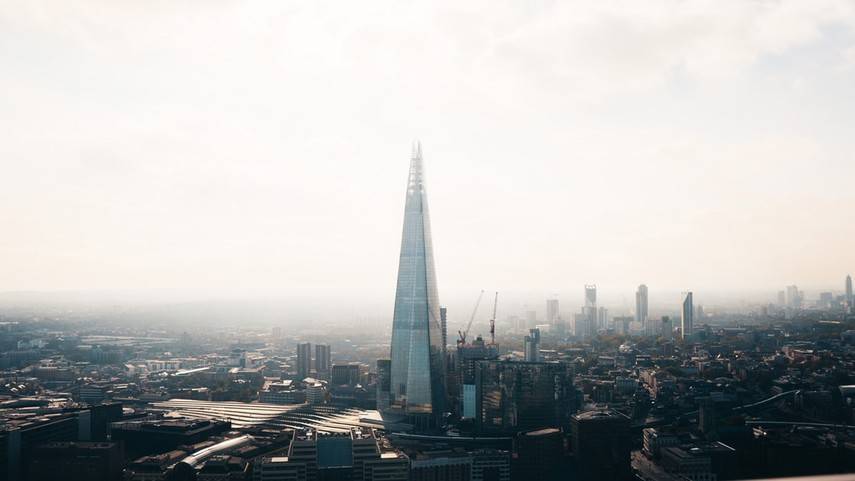 Мужчина забрался по стене на лондонский небоскреб "Осколок" (Видео)
