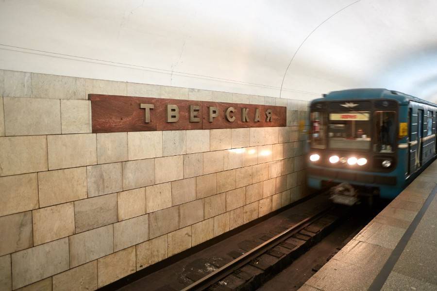 Неизвестный сообщил о минировании станции метро "Тверская"