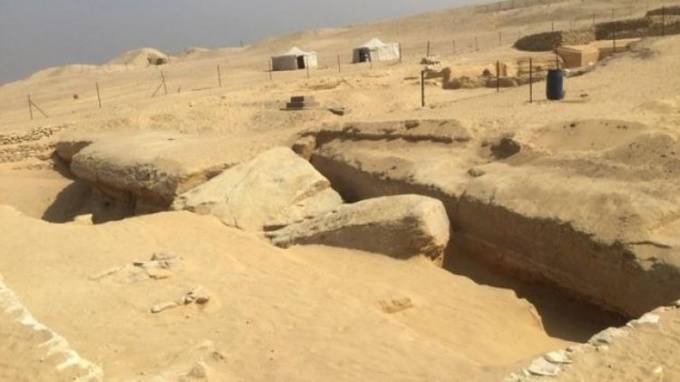 Польские археологи нашли в древнейшей египетской пирамиде путь в "загробный мир" фараонов