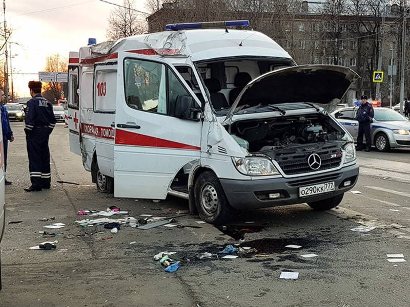 Трое пострадали в ДТП со скорой помощью в Москве