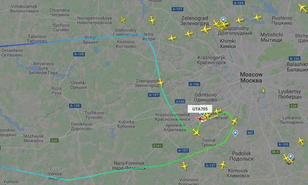 Подавший сигнал тревоги самолет Utair приземлился во Внуково