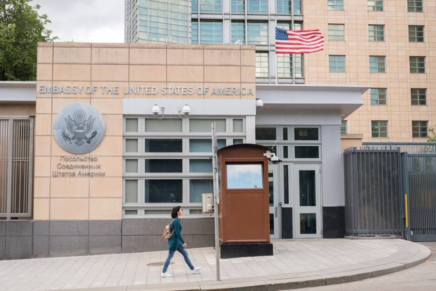Экстренные службы проверяют информацию об угрозе взрыва в посольстве США в Москве