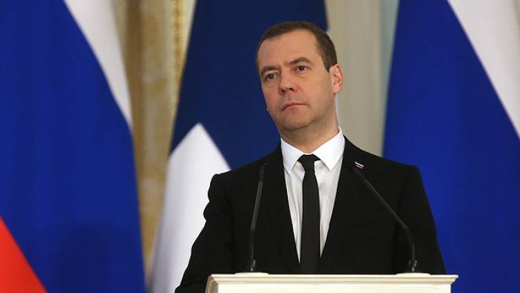 Медведев заявил, что Россия готова работать с новым правительством Греции