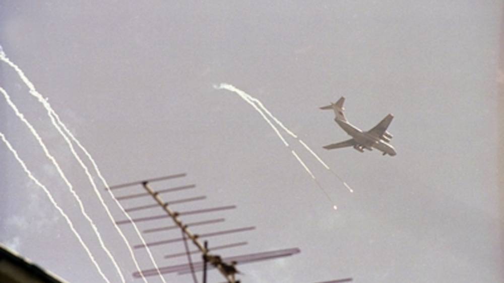 Что-то пошло не так в небе над Литвой: Самолет Utair подал аварийный сигнал и возвращается в Москву