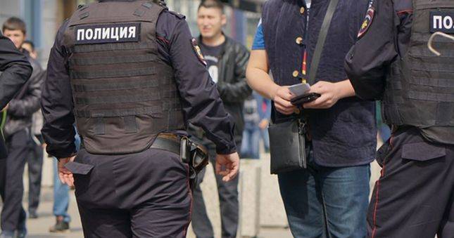 В Подмосковье полицейские незаконно поставили на учет более 200 мигрантов