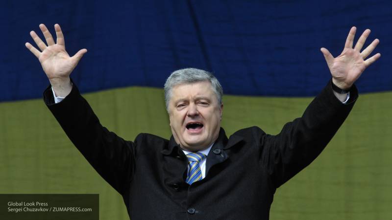 Порошенко пригрозил, что в следующий раз "даст по морде" недовольным украинцам