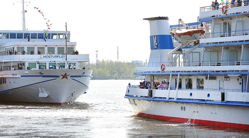 Теплоход с сотнями иностранцев сел на мель в Рыбинском водохранилище