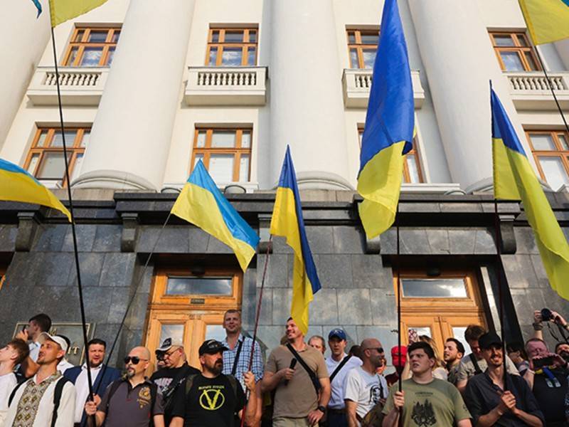 Телемост между Москвой и Киевом вызвал возмущение в Раде