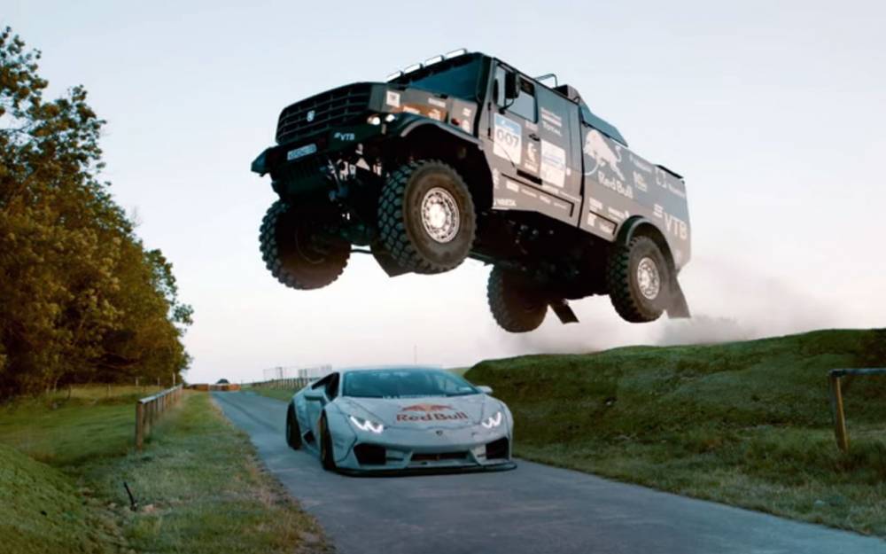 Эдуард Николаев - Видео&nbsp;— огонь! КАМАЗ перепрыгивает Lamborghini&nbsp;— журнал За&nbsp;рулем - zr.ru - Англия