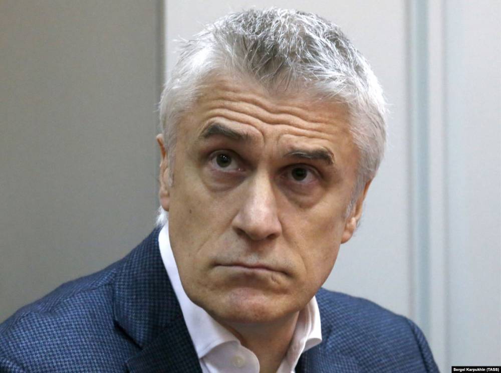 Суд в Москве на три месяца продлил домашний арест Майклу Калви
