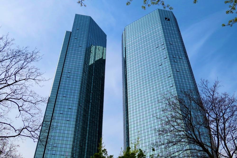 Deutsche Bank объявил о новой стратегии, в рамках которой под сокращение попадут 18 тысяч сотрудников по всему миру