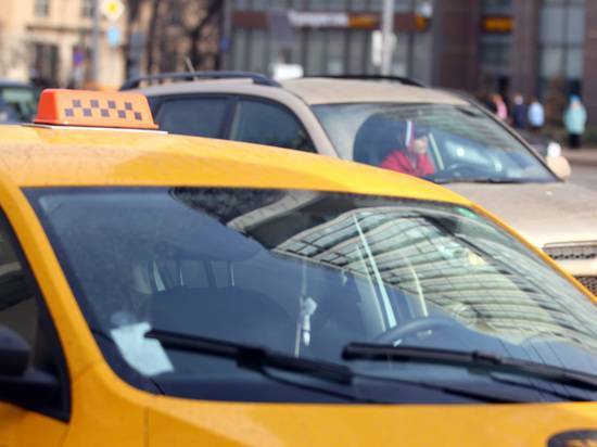 В Москве таксист ограбил и изнасиловал девушку-пассажирку