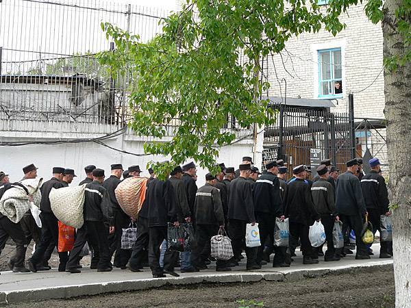 В Таджикистане 14 заключенных умерли во время этапирования. В ГУИН утверждают, что причина смерти&nbsp;— отравление хлебом