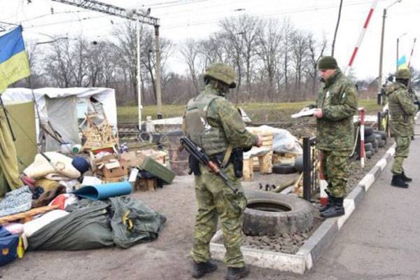 Зеленский назвал условие снятия блокады с Донбасса