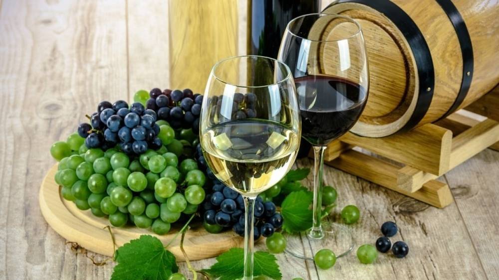 СМИ сообщили об инициативе правительства РФ повысить акцизы на вино более чем на 70%