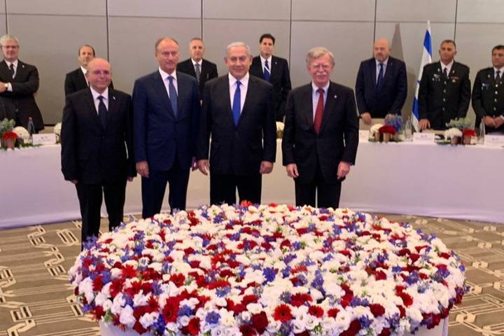 Болтон: РФ, США и Израиль провели историческую встречу - МК