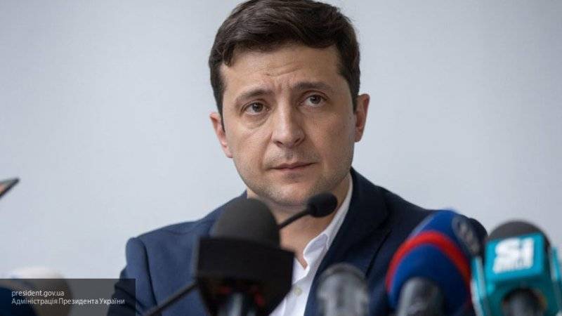 Зеленский желает решить конфликт в Донбассе миром, так как у него нет другого выхода