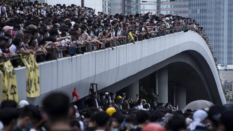 Глава администрации Гонконга об экстрадиции в КНР «мертвым»