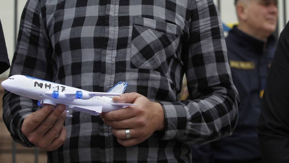 Развели самодеятельность: Юристы увидели нестыковки в передаче Украиной материалов дела по MH17