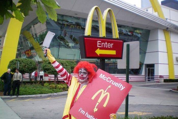 Недовольный клиент нагнул «Макдоналдс» из-за неправильной рекламы