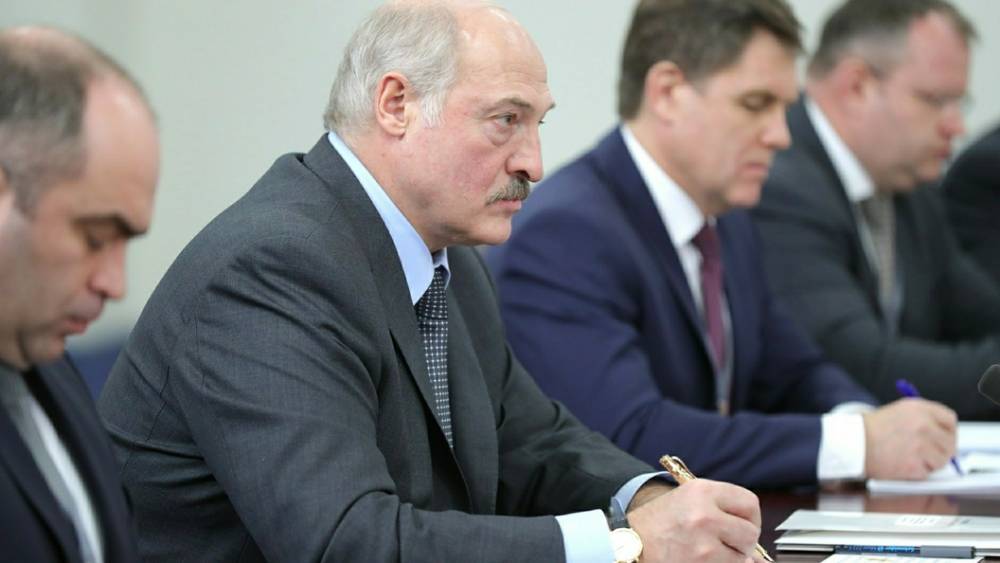 Лукашенко совсем один, ярый сторонник дружбы с Россией мертв – белорусские либералы пошли в атаку