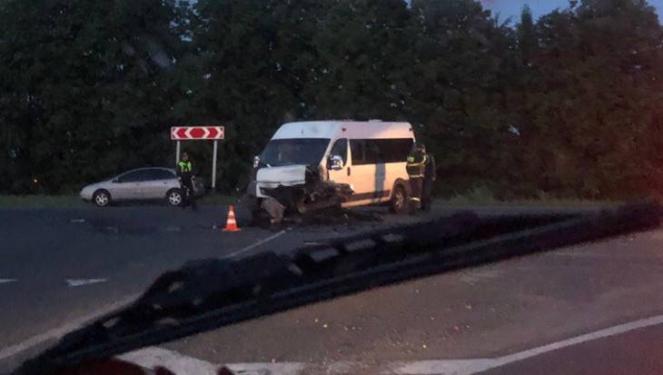Под Брянском погиб водитель легковушки при столкновении с маршруткой