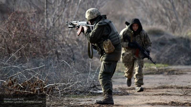 Украинский военный в Донбассе выстрелил в живот своей подчиненной за шпионаж