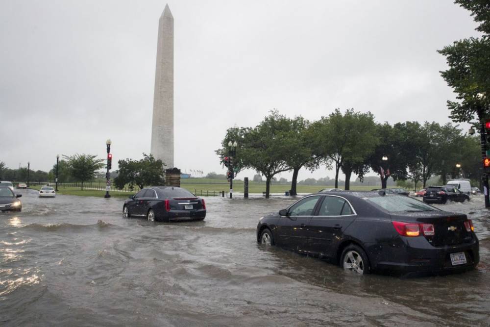 Из-за наводнения в Вашингтоне люди остались без транспорта и электричества. Частично затоплен Белый дом