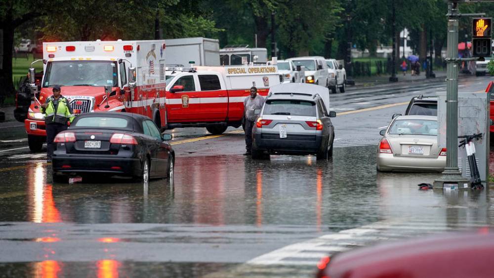 Проливным дождем, обрушившимся на Вашингтон, едва не затопило Белый дом - фото