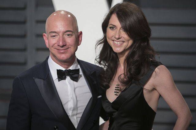 Основатель Amazon Джефф Безос официально развелся с женой