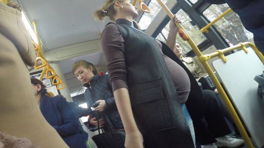 То, что сделал водитель маршрутки эта беременная девушка точно не забудет