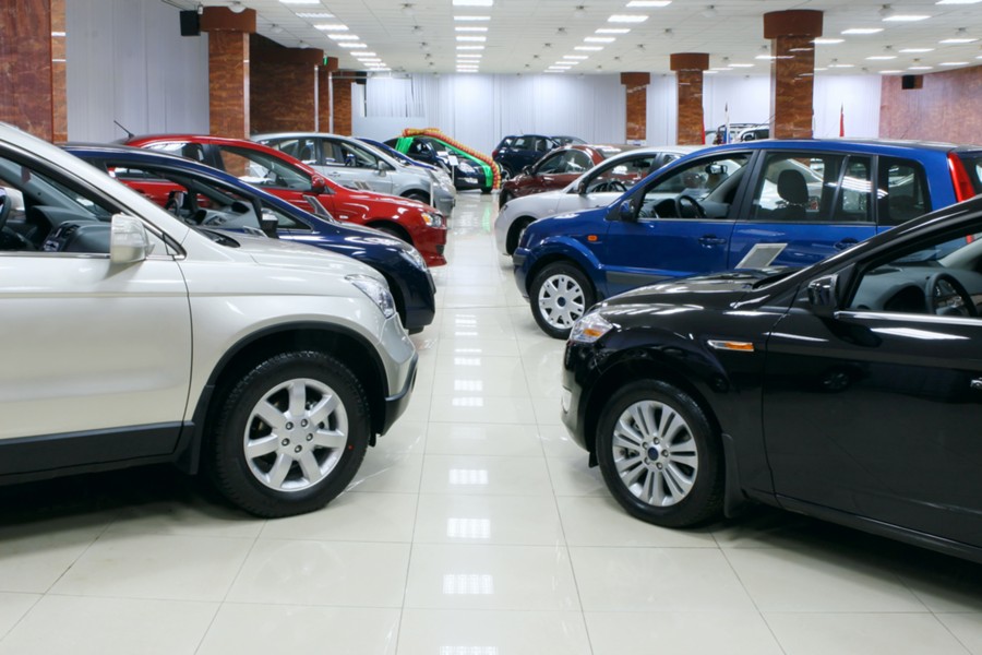 Доля импорта легковых автомобилей в Россию упала более чем в 3 раза