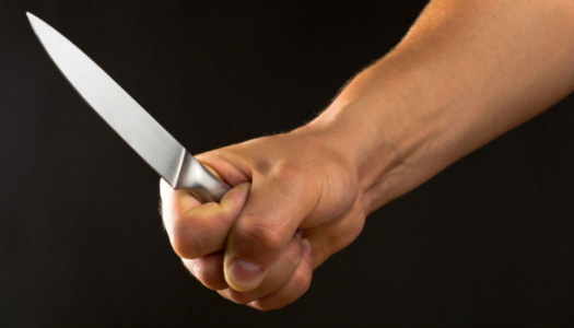 На Донеччині колишній в’язень з ножем в руках гвалтував дитину