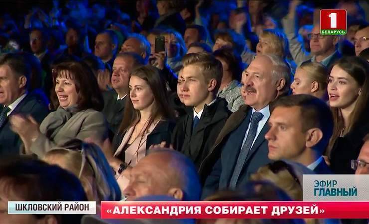Что за девушка рядом с Колей Лукашенко на празднике