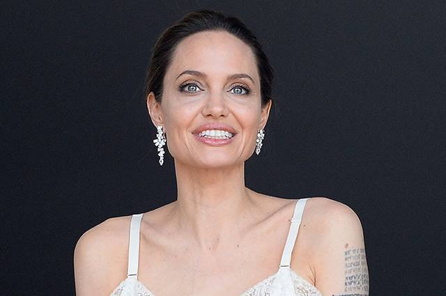 Анджелина Джоли уехала в Париж