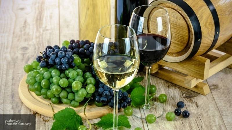 Правительство России повысит акцизы на вино более чем на 70%, сообщили в СМИ