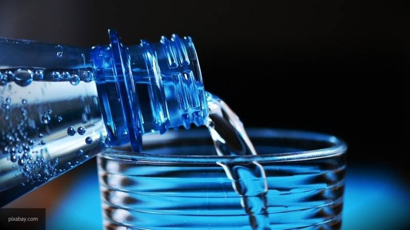 Росконтроль назвал дешевую негазированную воду "самой полезной"