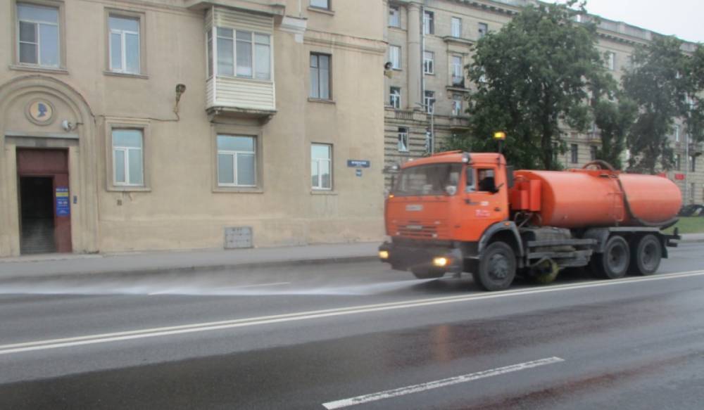 С&nbsp;улиц Петербурга за неделю вывезли более 2,5&nbsp;тыс. тонн загрязнений
