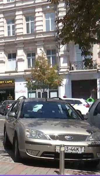 В Киеве инспекторы по парковке начали штрафовать нарушителей