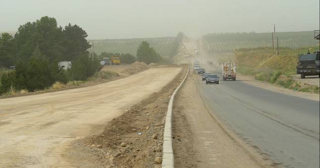 Эх, дорога, пыль да грязь. Жители мучаются в связи с ремонтом трассы Душанбе-Бохтар