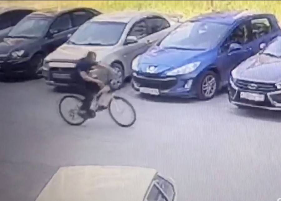 Угнавший велосипед мужчина не смог уехать на нем