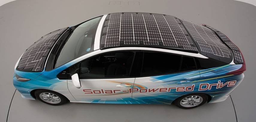 Toyota тестирует Prius с солнечными батареями (Фото)