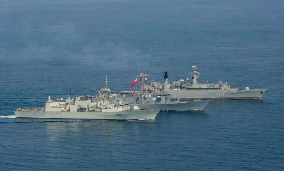 На Украине продолжаются учения НАТО: военные корабли покинули порт Одессы и вышли в море