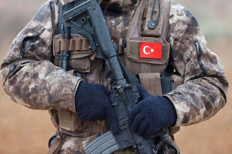 Турция перебрасывает войска на границу с Сирией