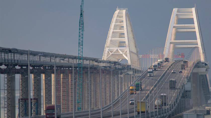 Ничего не осталось: "Крымский мост" стихийно распродали