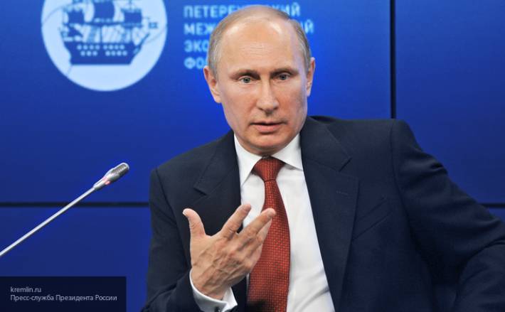 Путин высоко оценил новый конгресс-центр в Екатеринбурге