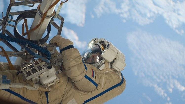 Кандидаты в космонавты Роскосмоса начали парашютную подготовку в Татарстане
